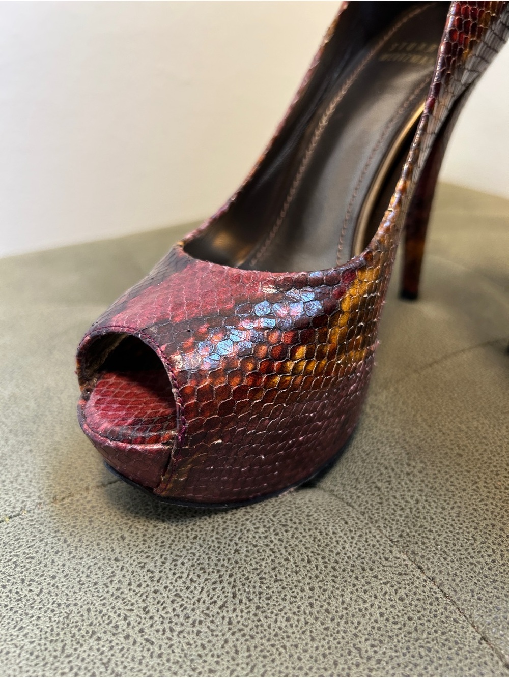 Stuart Weitzman Women's Red Multi Python-Print Peep-Toe Pumps - Picture 3 of 10